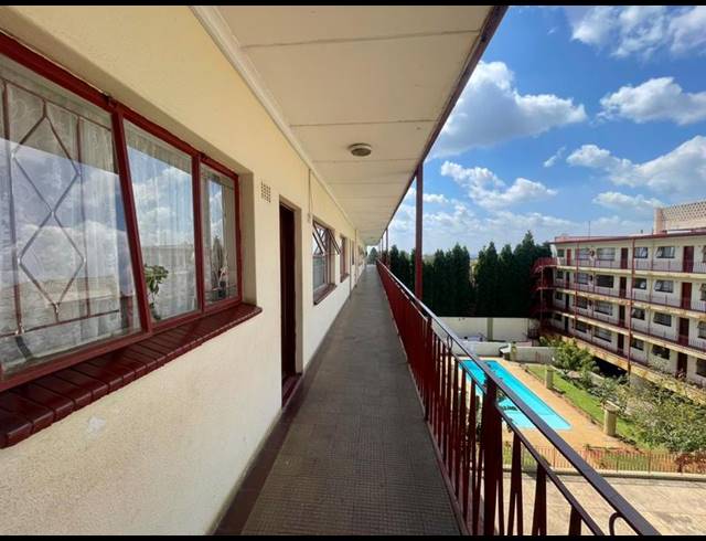 1 BEDROOM APARTMENT FOR SALE IN RANDBURG CENTRAL